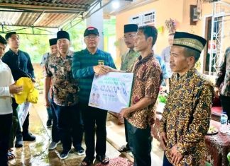 Penyerahan Santunan Jaminan Sosial Kecelakaan Kerja dan Kematian di Rejang Lebong Oleh Gubernur Bangkulu