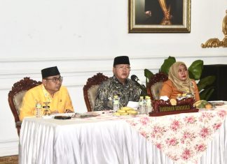Gubernur Rohidin menyampaikan rencana pembangunan Provinsi Bengkulu pada tahun 2024, di Depan Awak Media