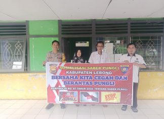 Polsek Lebong Tengah Sosialisasi Saber Pungli di Kantor Lurah Embong Panjang