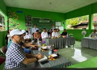 Bupati menanggapi Aspirasi Masyarakat Saat Acara Sapa Warga di Posyandu Desa Sidoluhur Kecamatan Sukaraja