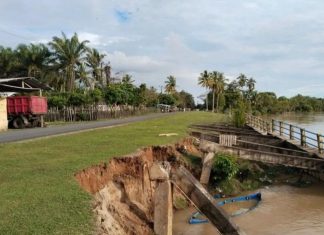 Pemkab Mukomuko Minta BWS Perbaiki Tanggul Jalan Provinsi yang Rusak
