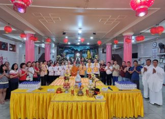 Prosesi Kebangkitan Penyalaan Pelita Puja Imlek yang dilakukan Umat Buddha