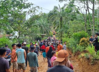 Kegiatan Aksi Damai Memblokade (Menutup Jalan) Dilakukan Masyarakat Desa Talang Alai