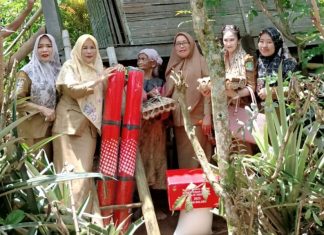 Dinsos Benteng Salurkan Bantuan Sembako dan Aktifkan BPJS