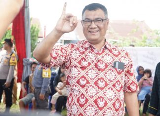 Pj Bupati Pantau Jalannya Pemilu Sekaligus Pencoblosan di TPS 04 Ujung Karang