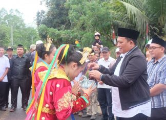 Pemkab Seluma Berikan Bantuan Hibah Dana Rp 250 Juta Untuk Alat Kesenian