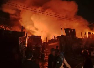 Satu Unit Gudang Barang Bekas dan Rumah di Kelurahan Sawah Lebar Ludes