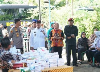 Gubernur Rohidin Tinjau TPS Sampel, “Jangan ada Suara Terlewatkan”