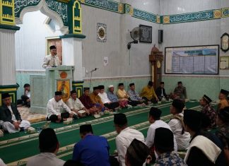 Pemprov Bengkulu Serahkan Dana Renovasi Masjid di Curup Timur
