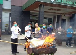 Kejari Rejang Lebong Musnahkan BB 24.000 Materai Palsu