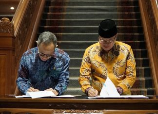 Gubernur – Ketua Komisioner OJK Mahendra Siregar teken Perjanjian Kerja Sama