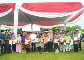 Kapolda Serahkan Bansos Dalam Rangka Coling System