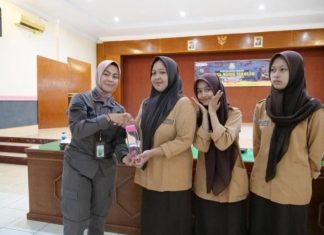 Kejati Bengkulu Gelar Program “Jaksa Masuk Sekolah” di SMK 16 Farmasi