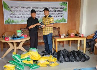 Panit 1 Subdit Ekonomi DIT IK Polda Bengkulu Serahkan Bantuan Sembako