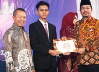 Wabup BU Lepas 256 Siswa – Siswi SMA Negeri 2 Bengkulu Utara