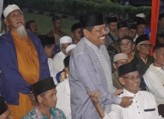 Bupati BU Salurkan 381 Honor Imam Masjid dan Pemuka Agama