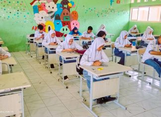 Hari Pertama Ujian Berbasis Android di SMKN 2 Benteng Berjalan Lancar