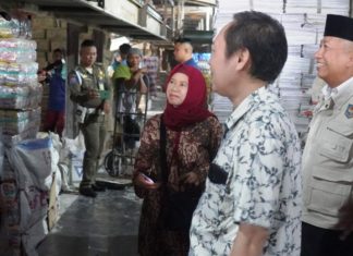 Pj Bupati Nganjuk Lakukan Sidak, Pastikan Ketersediaan Sembako dan Stabilitas Harga Aman