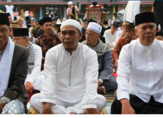 Khidmat Bupati dan Ribuan Warga Sholat Id di Setia Negara