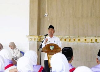 Sekda Bengkulu Selatan Lepas 136 CJH BS Menuju Asrama Haji Provinsi Bengkulu