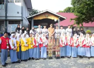 Wabup Rejang Lebong Serahkan Piala Bergilir Jumbara PMR Tingkat Prov. Bengkulu