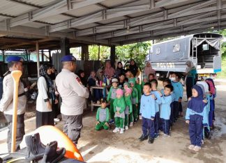 Tingkatkan Gairah Membaca, Polairud Polda Bengkulu Dirikan Perpustakaan Terapung, Anak TK Sangat Antusias