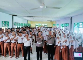 Tingkatkan Kesadaran Lalin, Satlantas Polres BU Sosialisasi Kamseltibcarlantas di SMAN 01 BU
