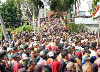 Ribuan Masyarakat Antusias Ikut Pembagian Ikan Bandeng Gratis Pemprov Bengkulu, Gubernur Rohidin: Oktober Kita Panen Lagi