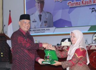 94 ASN Bengkulu Tengah Menerima SK dan Penghargaan Purna Tugas