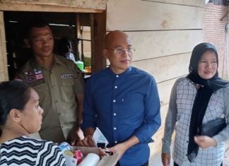 Bupati Bengkulu Selatan Bantu Perbaiki Rumah Jumarjoyo dan Meteran Listrik Gratis