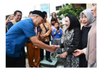 Bupati Santuni Korban Kebakaran di Tempel Rejo