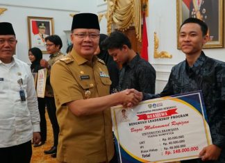 Rohidin Teruskan Beasiswa ‘Bengkulu Leadership Program’, Kali ini 1,3 M