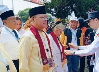 Lautan Manusia Hiasi Pasangan Rohidin-Meriani Saat Mendaftarkan diri ke KPU