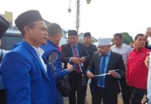 Daftar ke KPU Provinsi, Pasangan Cagub dan Cawagub, Helmi Hasan – Mian di Sambut Ribuan Pendukung
