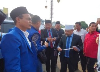 Daftar ke KPU Provinsi, Pasangan Cagub dan Cawagub, Helmi Hasan – Mian di Sambut Ribuan Pendukung