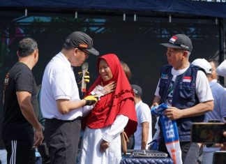 Haru Bahagia! Tukang Jahit Raih Hadiah Umroh dari Gubernur Bengkulu di HUT ke-23 RB