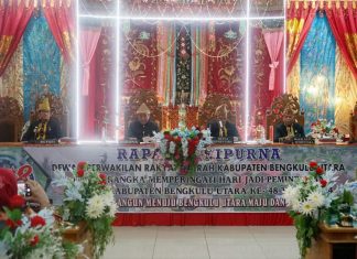Plt Gubernur Rosjonsyah Hadiri Paripurna HUT ke-48 Kota Argamakmur, Tegaskan Komitmen Peningkatan Ekonomi Masyarakat
