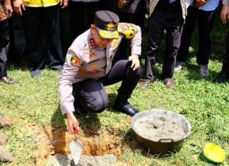 Program Bedah Rumah Ke 47 dan 48, Kapolda Bengkulu Pimpin Peletakan Batu Pertama