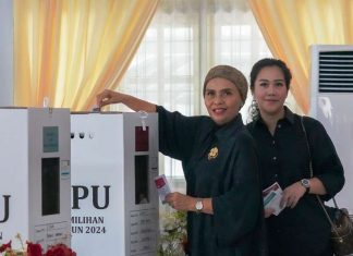 Meriani Nyoblos di TPS 02 Padang Harapan: Optimistis ROMER Menang Telak