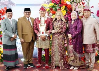 Perdana, Gedung Pendopo Merah Putih Jadi Saksi Momen Sakral Pengantin Fitra dan Untsa