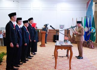 5 Komisioner KIP Bengkulu Dilantik, Plt Gubernur Rosjonsyah Minta Perkuat Sinergi Bersama Pemda