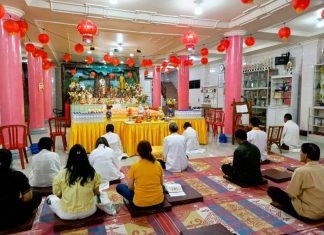 Kebaktian Pembukaan Pelita Puja Imlek 2576 di Vihara Buddhayana Bengkulu Berlangsung Khidmat