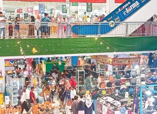 Suasana Meriah dan Gemerlap di Bencoolen Mall Selama Long Weekend Imlek 2025
