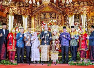Plt Gubernur Bengkulu Hadiri Resepsi Pernikahan Putra Kadis Pariwisata