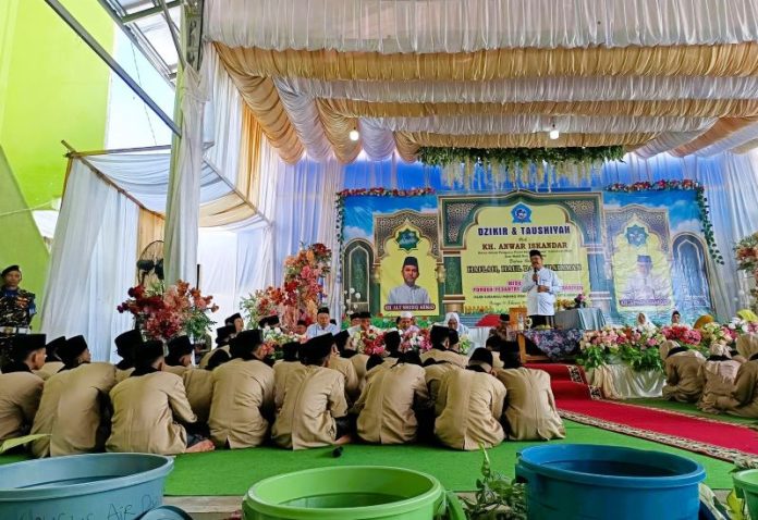 Pondok Pesantren Salafiyah Hidayatul Qomariyah