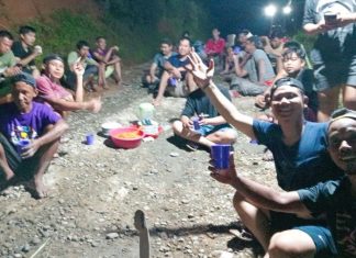 Viral di Media Sosial, Kekompakan Warga Prum Nadia Residen Bangun Jalan Secara Swadaya Malam Hari
