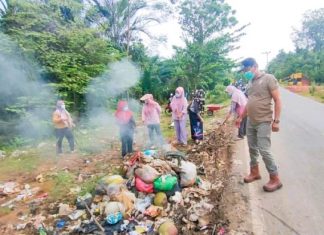 Camat Pondok Kubang Bersama Kades dan DLH Bengkulu Tengah Gelar Aksi Bersih Sampah