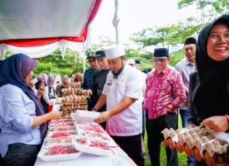 Gubernur Bengkulu Salurkan Bantuan di Kepahiang