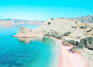 Menikmati Keindahan Pantai Merah di Pulau Komodo, Permata Tersembunyi Indonesia