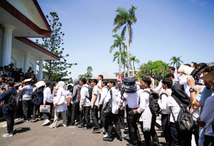 Job Fair Loker Merah
